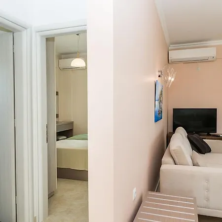 Kampos With Free Heated Pool, By Zantewize