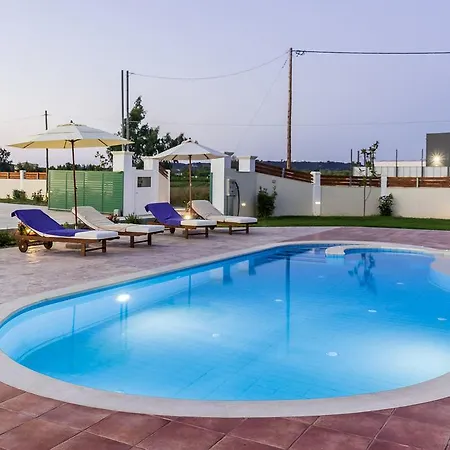 Kampos With Free Heated Pool, By Zantewize *