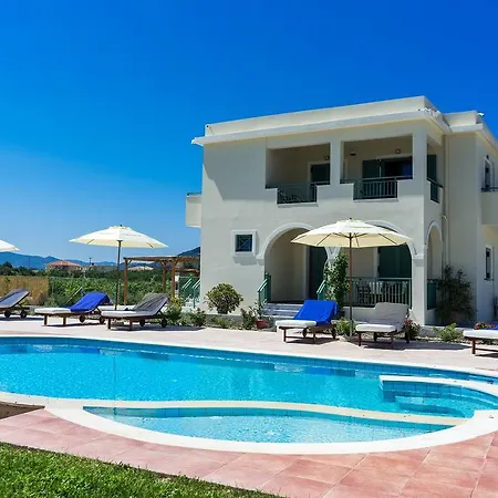 Kampos With Free Heated Pool, By Zantewize *