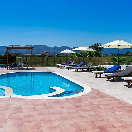 Kampos With Free Heated Pool, By Zantewize *