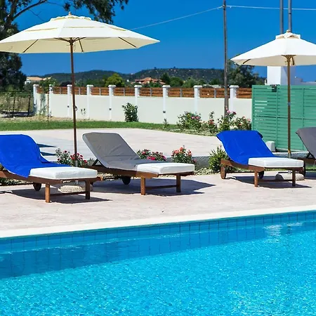 Kampos With Free Heated Pool, By Zantewize *