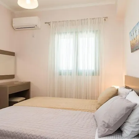 Kampos With Free Heated Pool, By Zantewize Vanato
