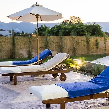 Kampos With Free Heated Pool, By Zantewize *