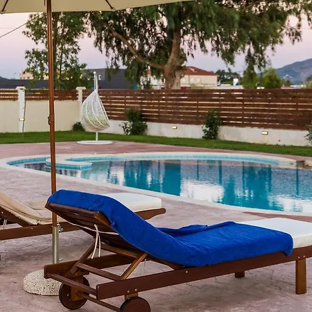 Kampos With Free Heated Pool, By Zantewize *