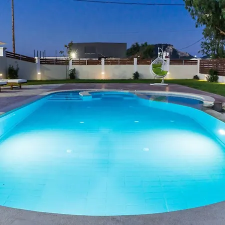Kampos With Free Heated Pool, By Zantewize Willa